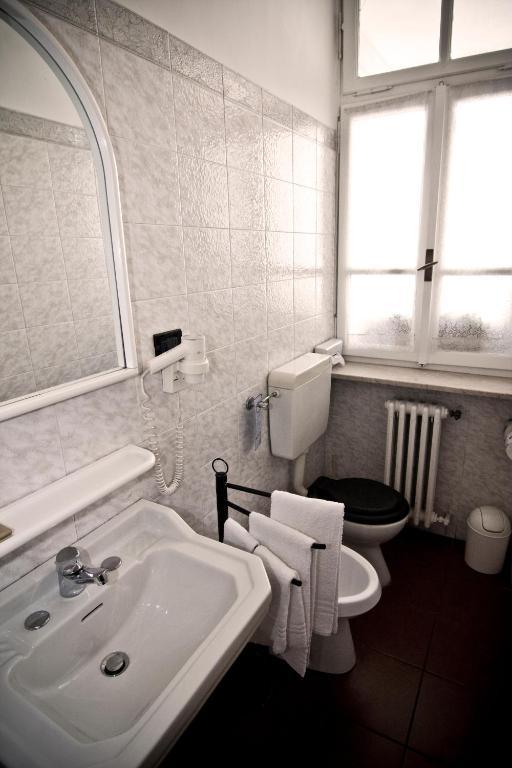 Hotel Regina Pinerolo Habitación foto